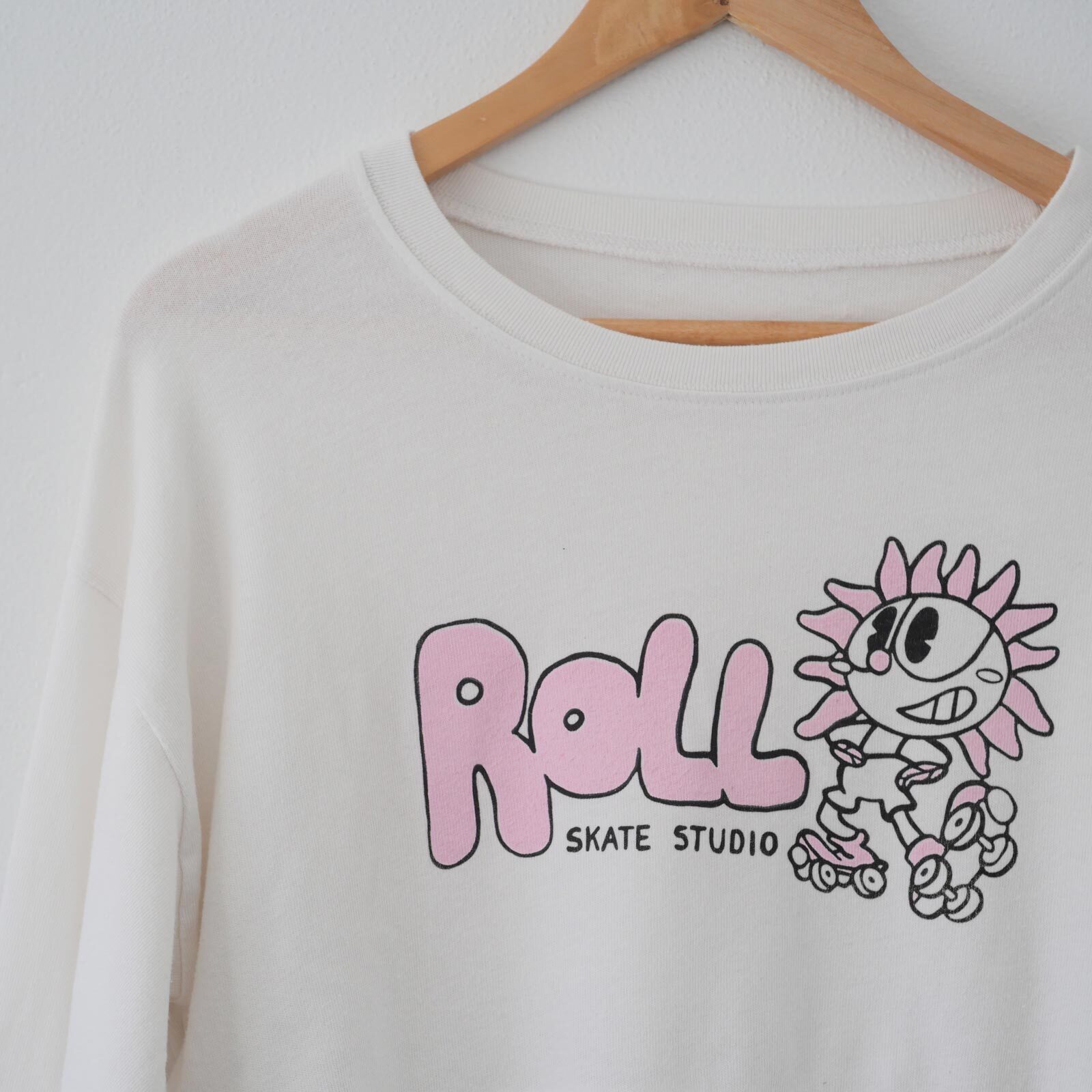 Roll Upcycled / Sunflower Cropped Sweatshirt / White / XS